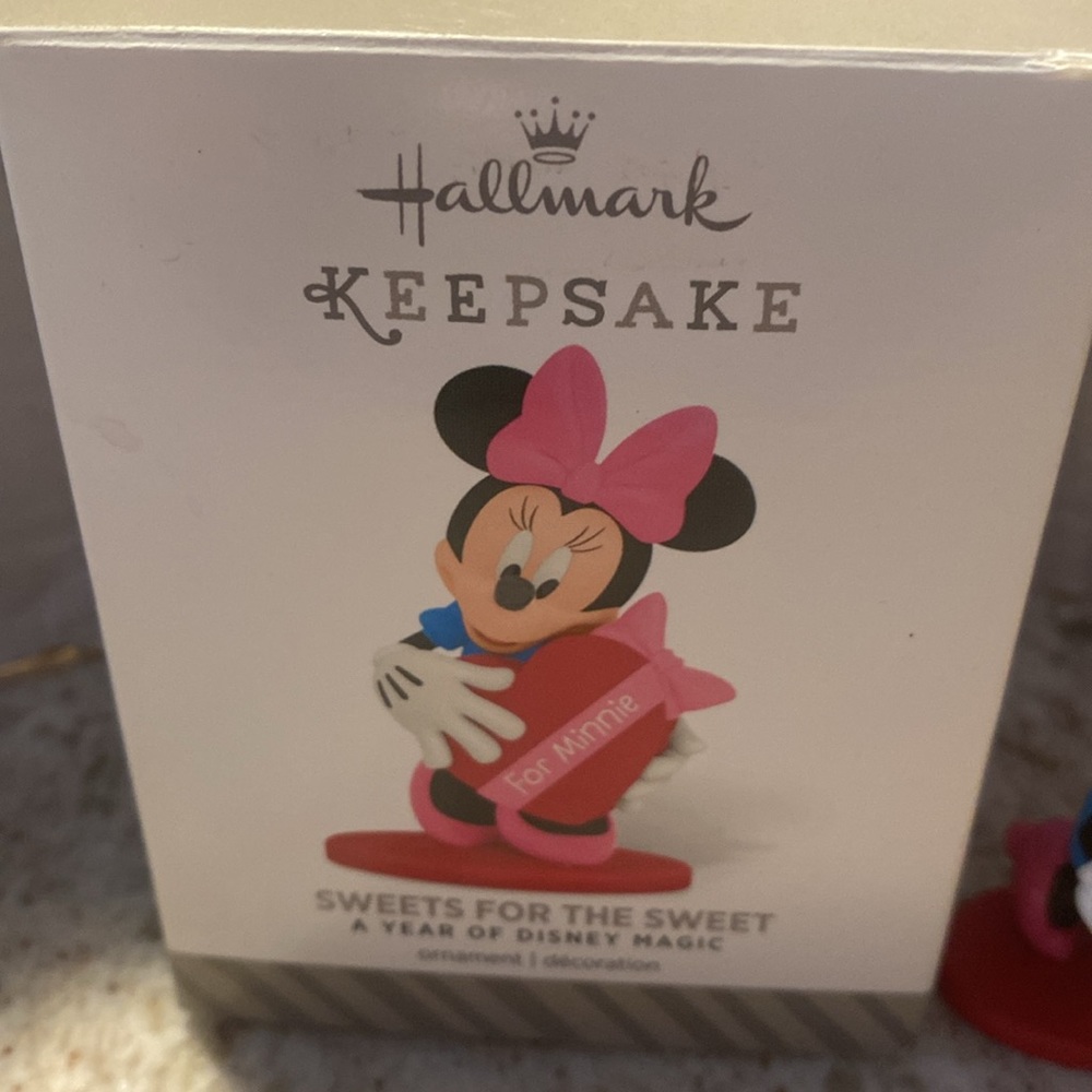 Hallmark Valentine’s Day Disney Minnie ornament. Sweets for the sweet. With box. - Picture 3 of 4